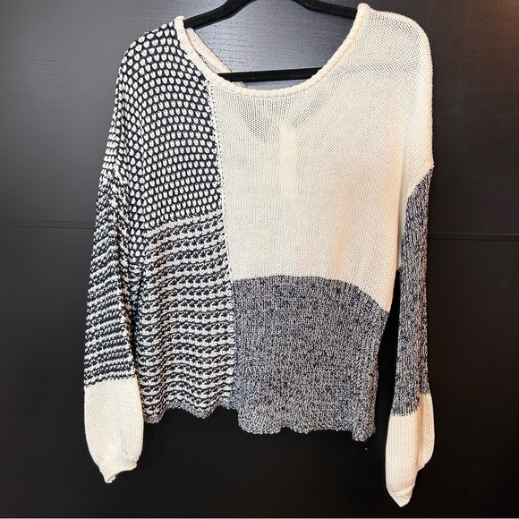 Blue Colorblock Sweater - Picture 2 of 11